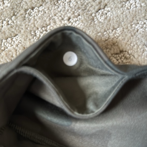 Lululemon leggings a green camo - Picture 5 of 6